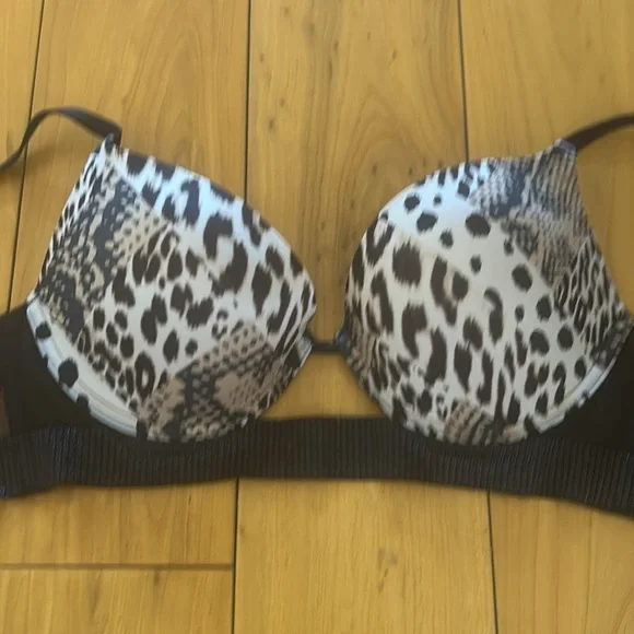 Victoria Secret Very Sexy Push Up Bra. Animal print cups. - Picture 2 of 3